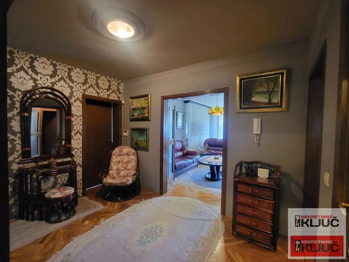 Prodaja, četvorosoban stan, 120m², Novo naselje, Novi Sad
