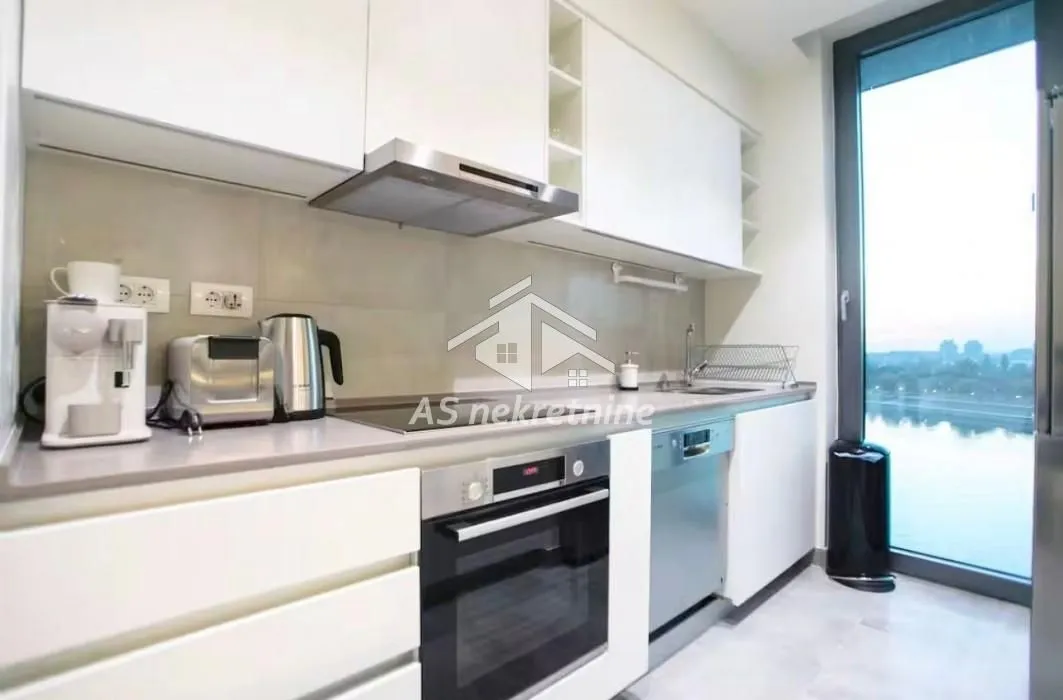 Izdavanje, četvorosoban stan, 142m², Savski Venac, Beograd