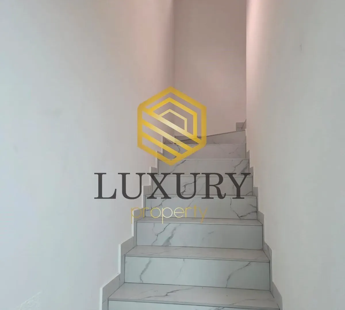 Prodaja, dvosoban stan, 90m², Luštica, Tivat
