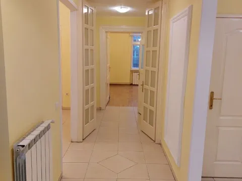 Izdavanje, poslovni prostor, 70m², Stari Grad, Beograd - image 2