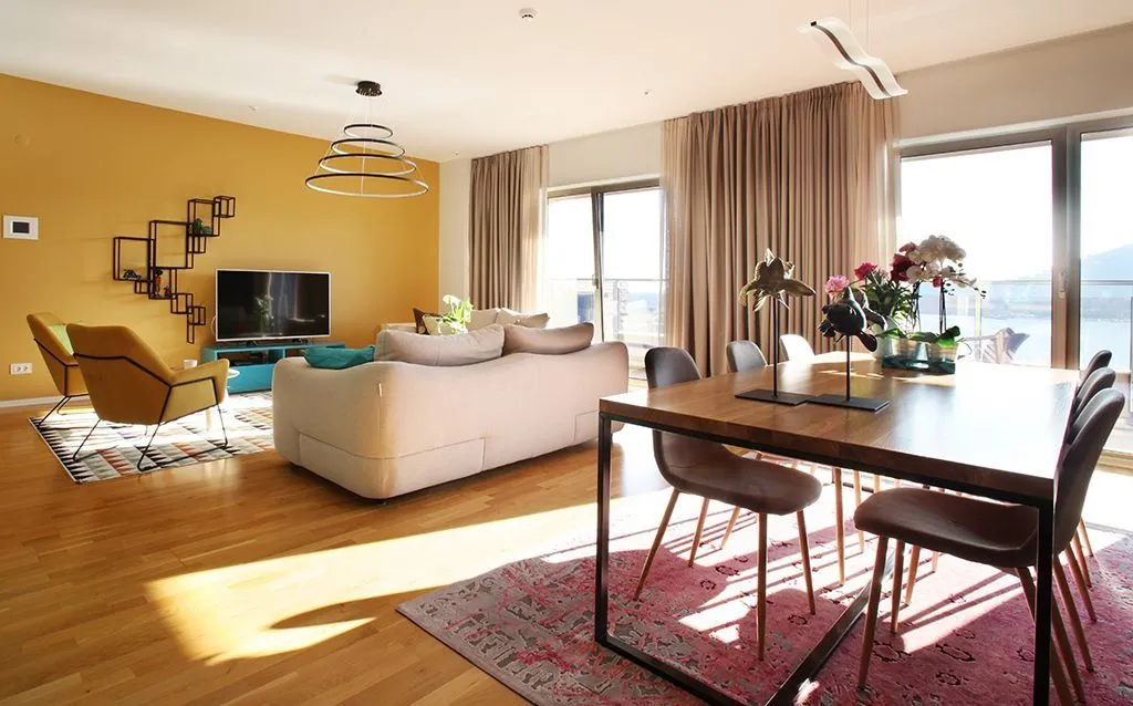 Izdavanje, trosoban stan, 198m², Budva, Crna Gora