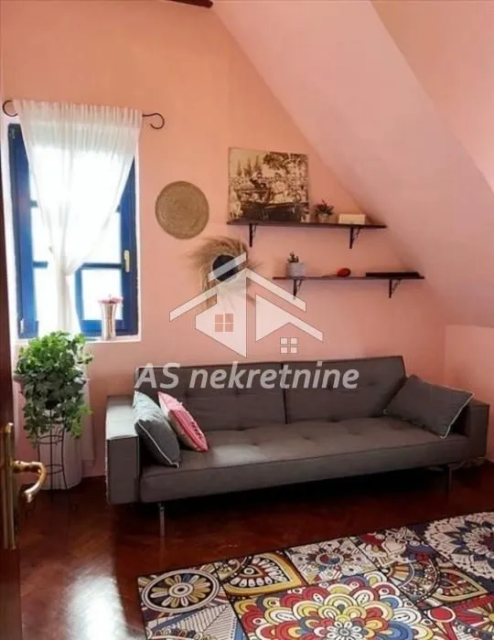 Izdavanje, kuća, 367m², Jajinci, Voždovac Sve Podlokacije