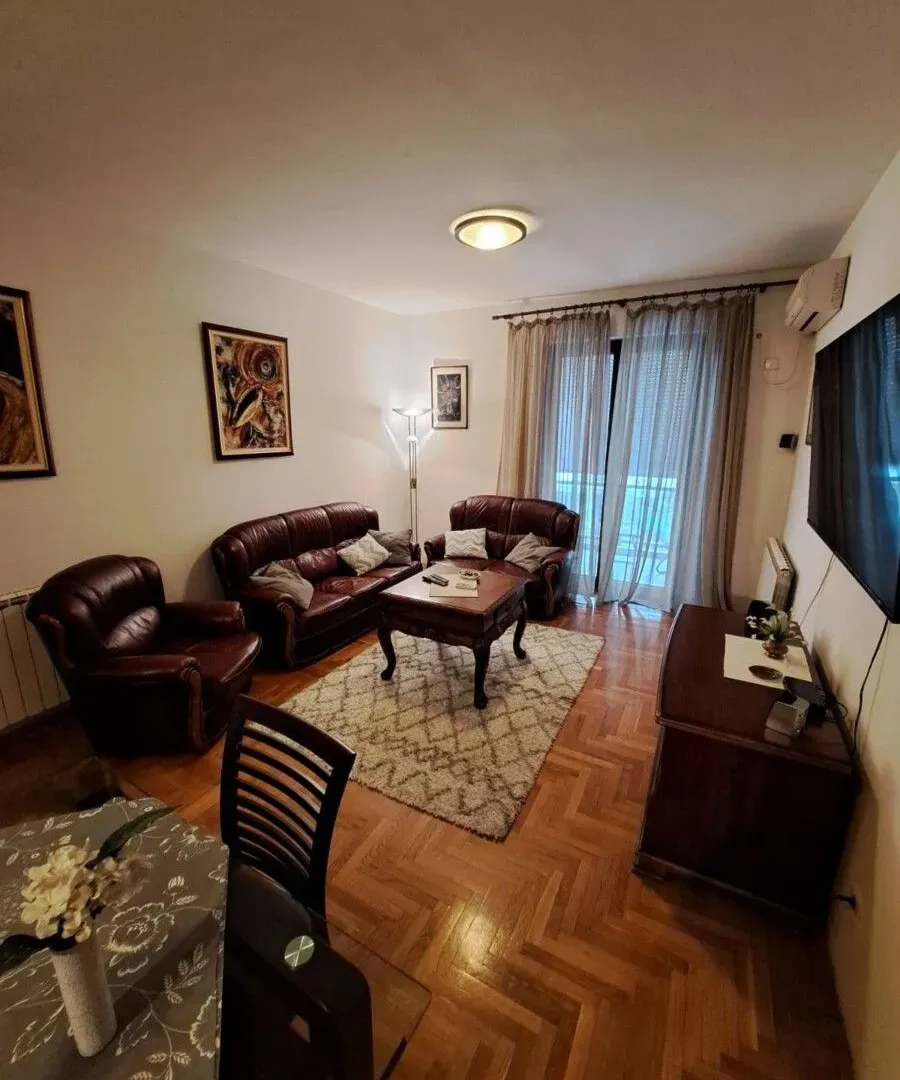 Izdavanje, dvosoban stan, 75m², Preko Morače, Podgorica