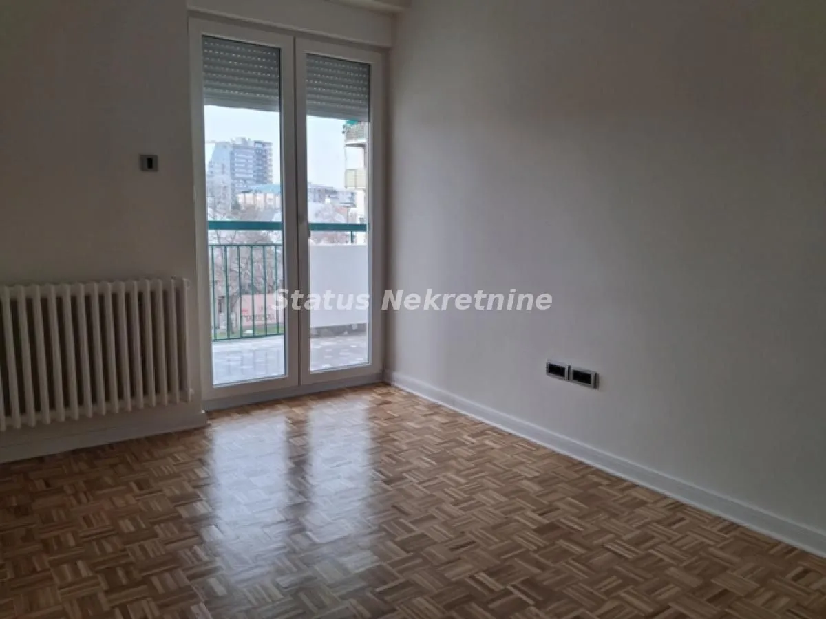 Prodaja, dvosoban stan, 55m², Cara Dušana, Novi Sad Sve Podlokacije