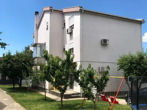 Izdavanje, dvosoban stan, 115m², Tološi, Podgorica - image 4