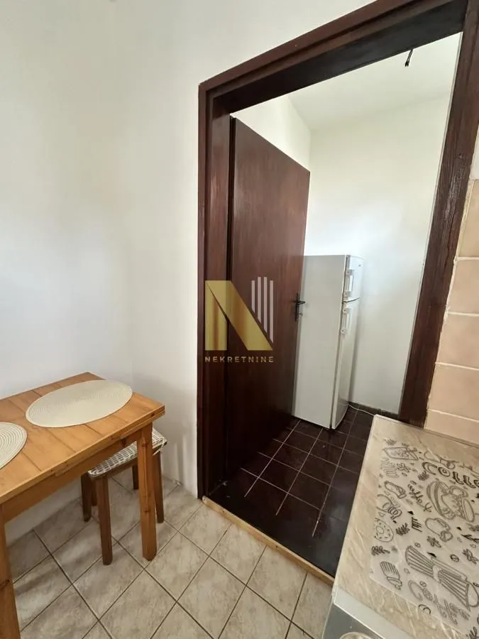 Izdavanje, jednosoban stan, 32m², Centar, Novi Sad