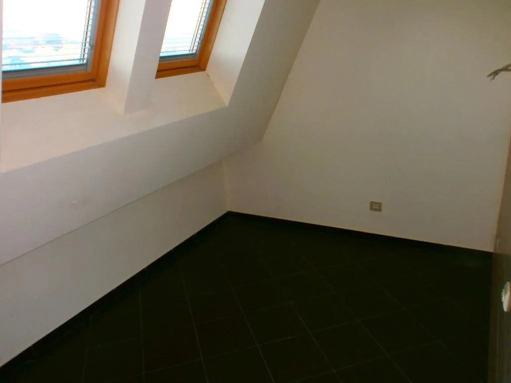 Izdavanje, četvorosoban stan, 186m², Podgorica, Crna Gora