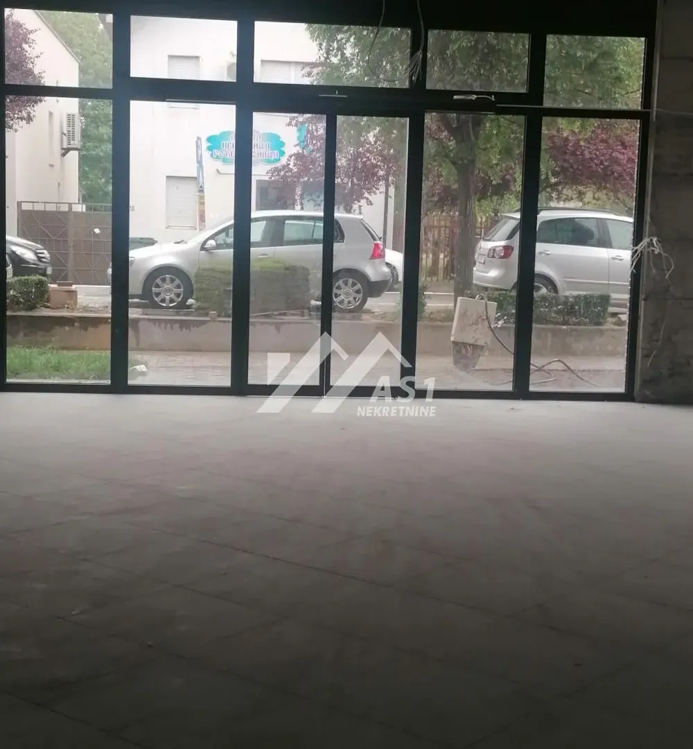 Rent, office space, 413m², Centar, Inđija