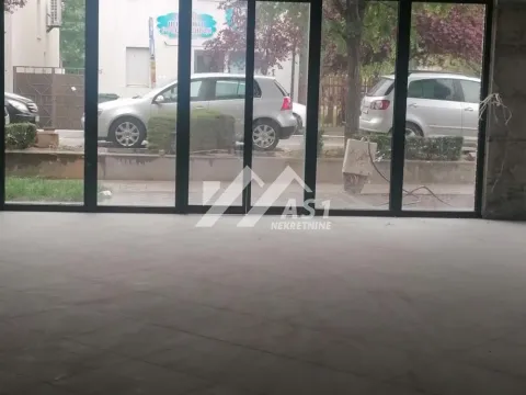 Izdavanje, poslovni prostor, 413m², Centar, Inđija - image 3