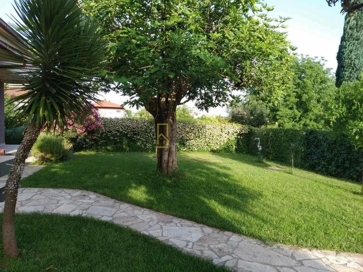 Prodaja, kuća, 180m², Tološi, Podgorica
