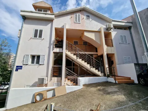 Izdavanje, dvosoban stan, 60m², Budva, Crna Gora - image 5