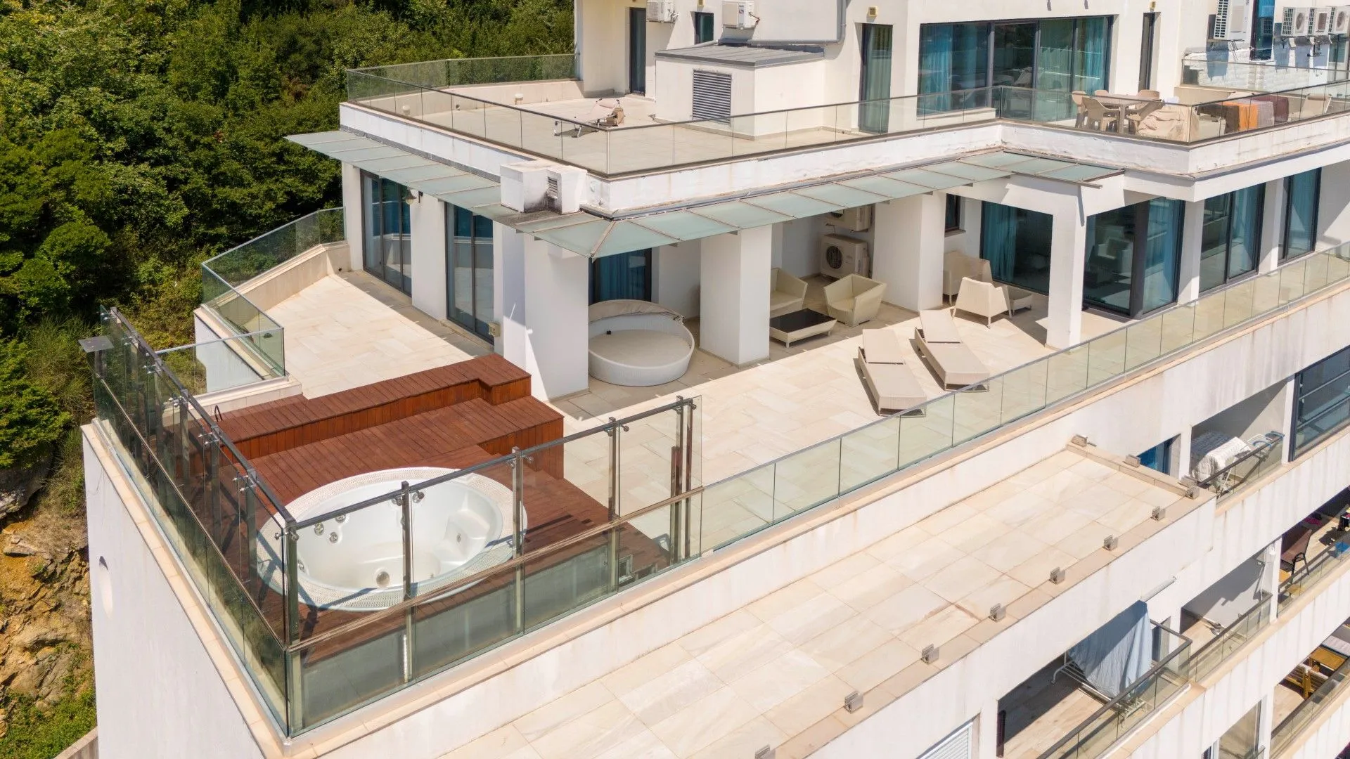 Sale, four bedroom apartment, 355m², Bečići, Budva