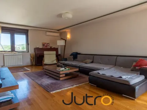 Izdavanje, kuća, 320m², Donja Gorica, Podgorica - image 11