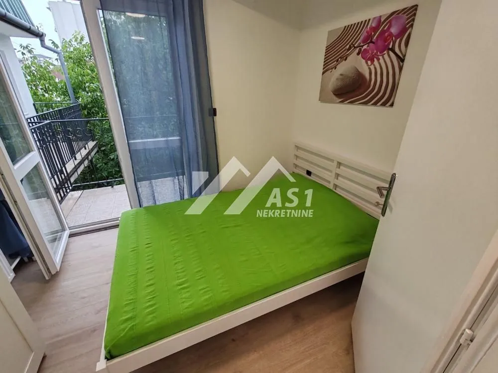 Izdavanje, trosoban stan, 55m², Centar, Novi Sad