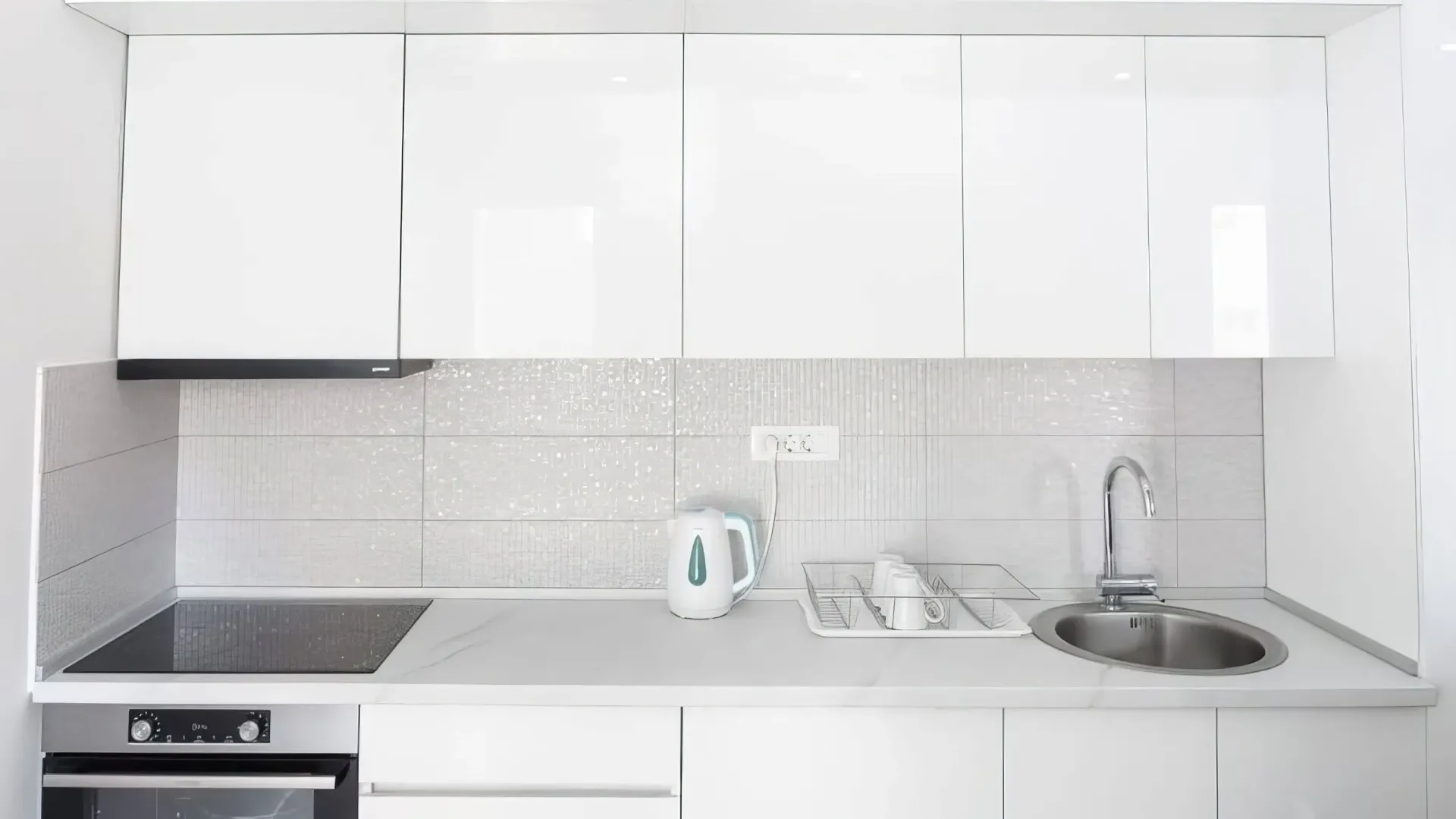 Izdavanje, dvosoban stan, 77m², Bečići, Budva