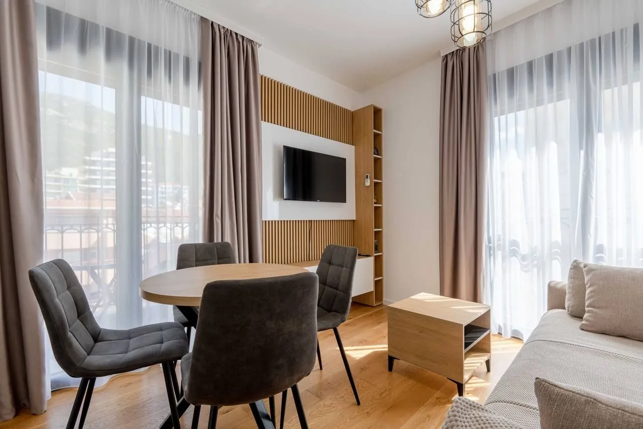 Rent, two bedroom apartment, 70m², Bečići, Budva