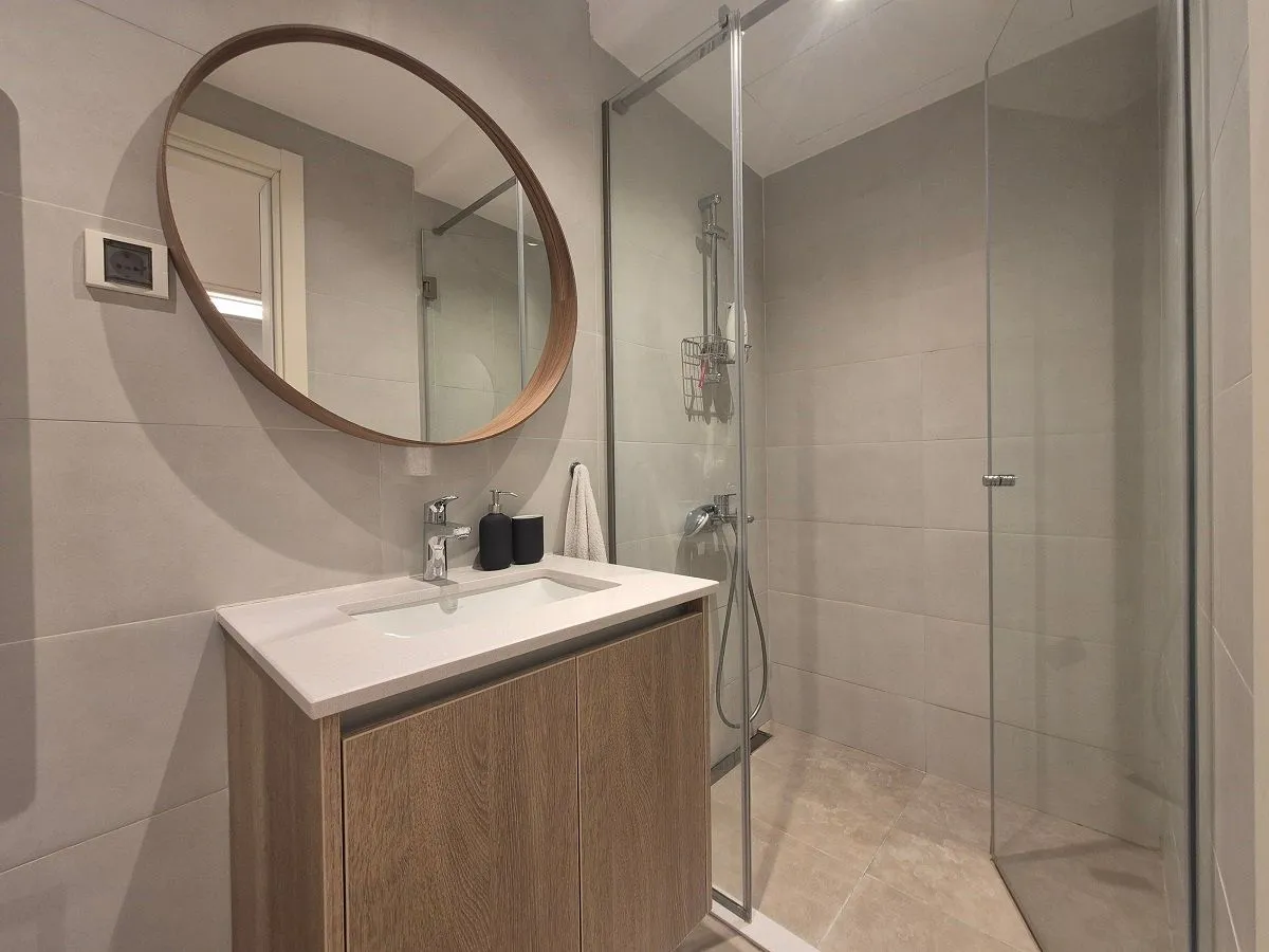 Izdavanje, četvorosoban stan, 88m², Savski Venac, Beograd