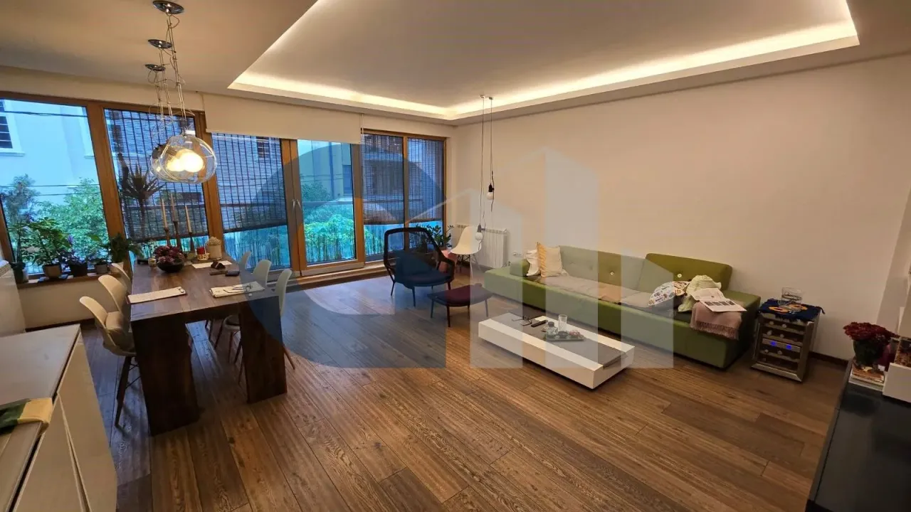 Sale, four bedroom apartment, 115m², Kalenić Pijaca, Vračar Sve Podlokacije