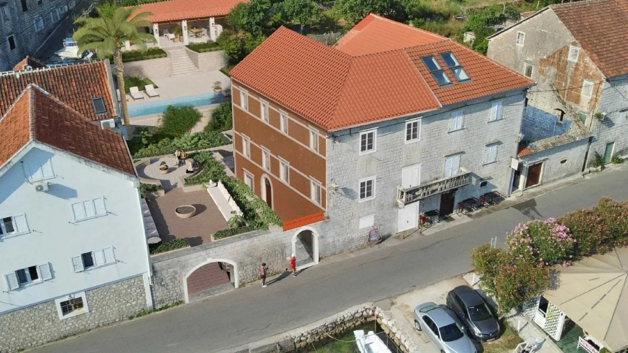 Sale, house, 450m², Prčanj, Kotor