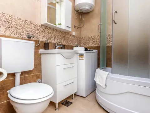 Izdavanje, jednosoban stan, 40m², Centar, Tivat - image 7
