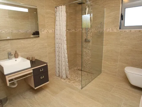 Rent, house, 153m², Krimovica, Kotor - image 5