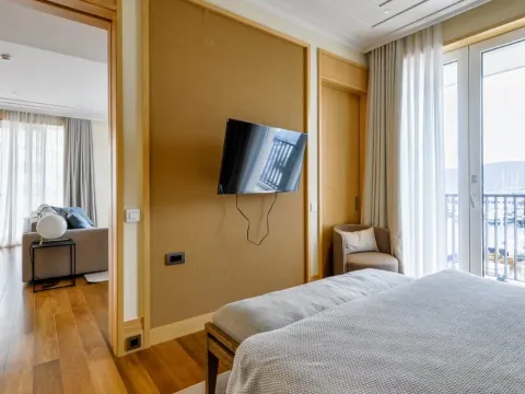 Prodaja, trosoban stan, 215m², Porto Montenegro, Tivat - image 12