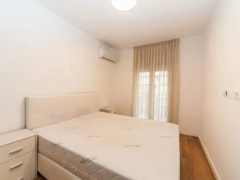 Izdavanje, dvosoban stan, 75m², Central Point, Podgorica - image 2