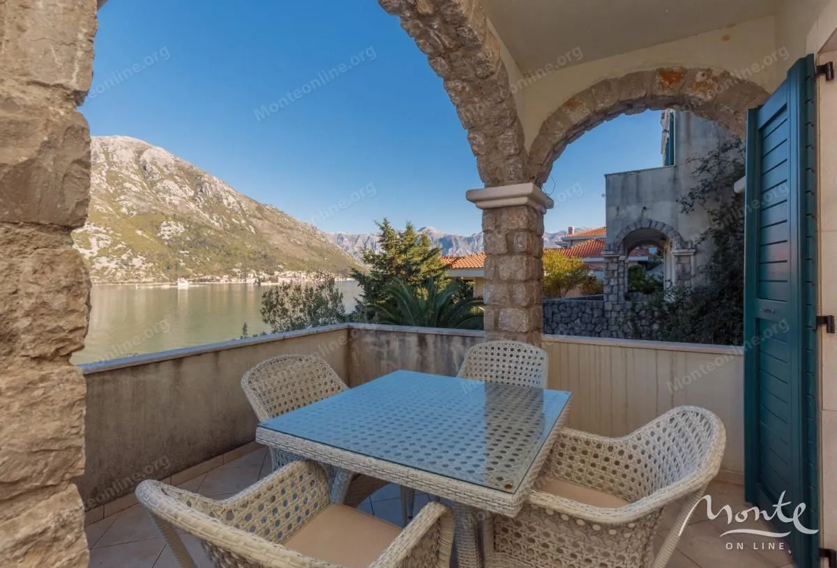 Prodaja, dvosoban stan, 84m², Kostanjica, Kotor