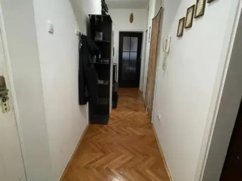 Prodaja, jednosoban stan, 61m², Stari Aerodrom, Podgorica - image 3