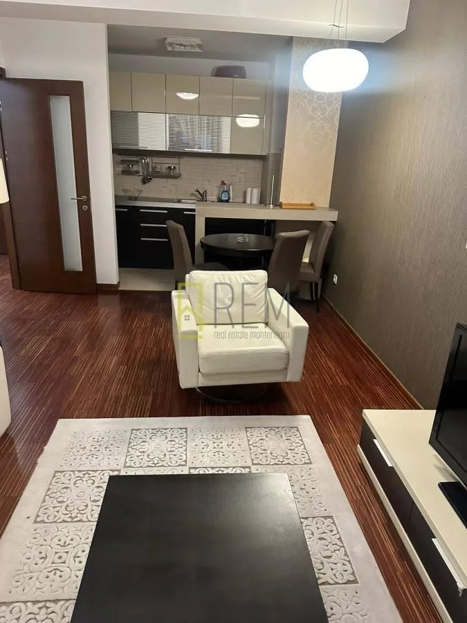Prodaja, dvosoban stan, 77m², Gorica C, Podgorica