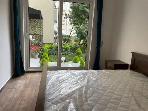 Rent, two bedroom apartment, 80m², Tivat, Crna Gora - image 8