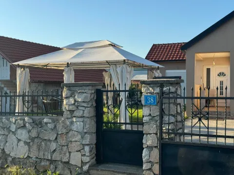 Izdavanje, kuća, 100m², Ostalo, Podgorica - image 9