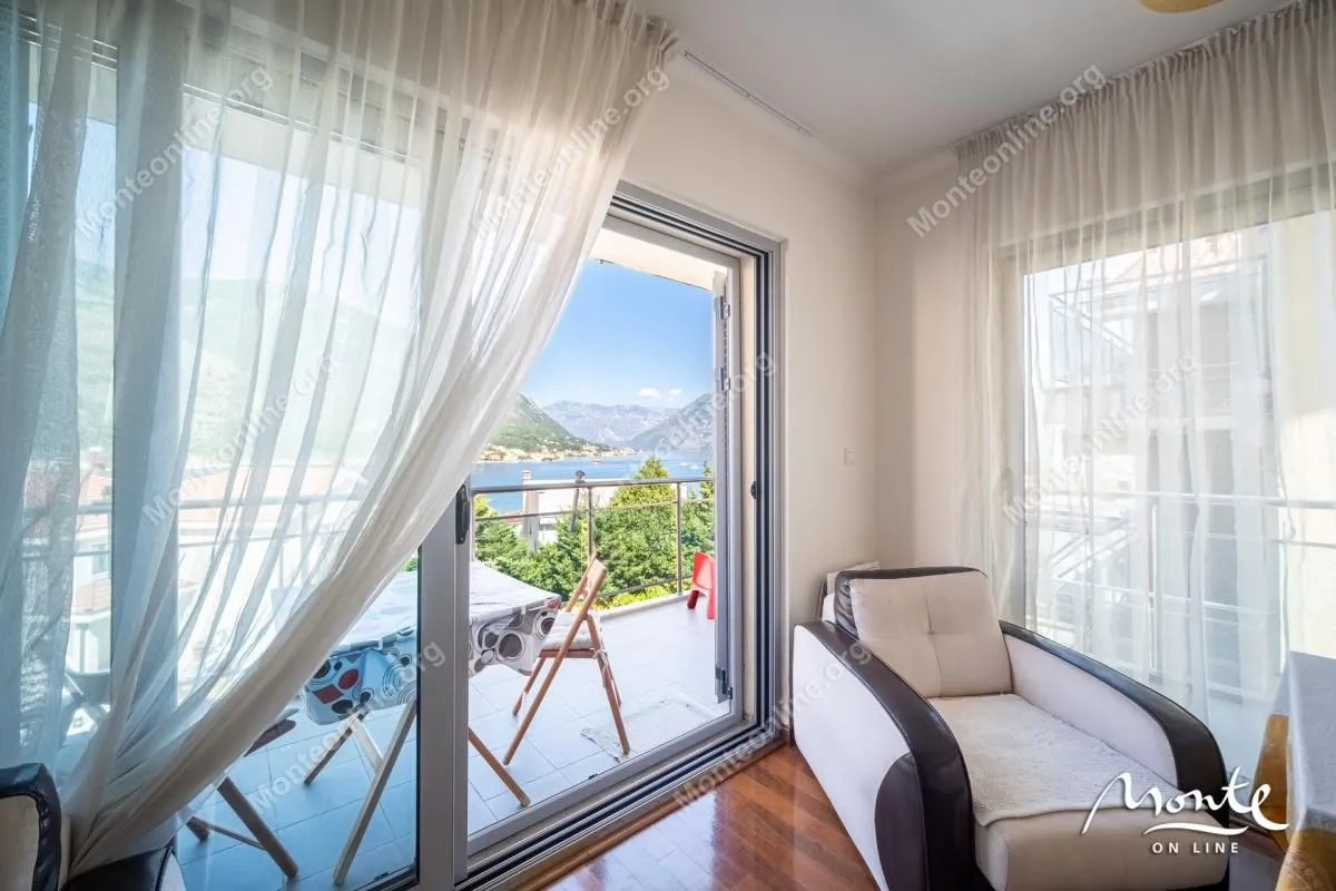 Prodaja, dvosoban stan, 81m², Dobrota, Kotor