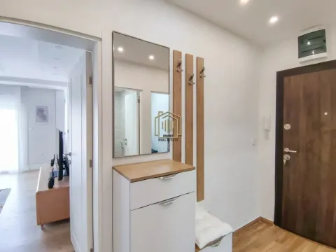 Izdavanje, dvosoban stan, 86m², Centar, Podgorica - image 4