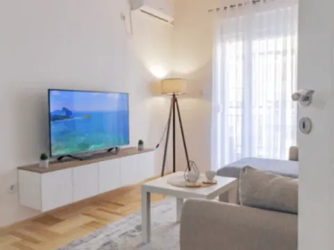 Izdavanje, jednosoban stan, 42m², Tuški Put, Podgorica - image 1