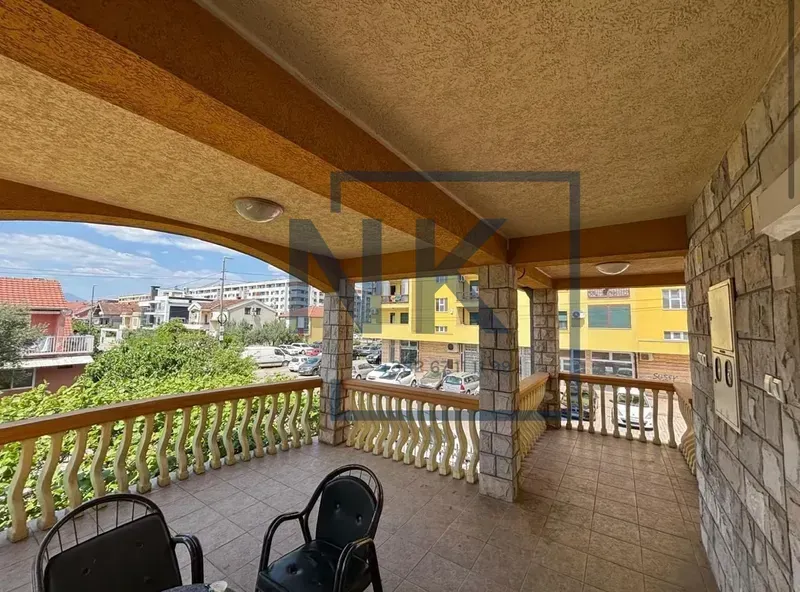Izdavanje, kuća, 250m², Stari Aerodrom, Podgorica