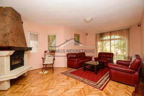 Izdavanje, kuća, 250m², Donja Gorica, Podgorica - image 9