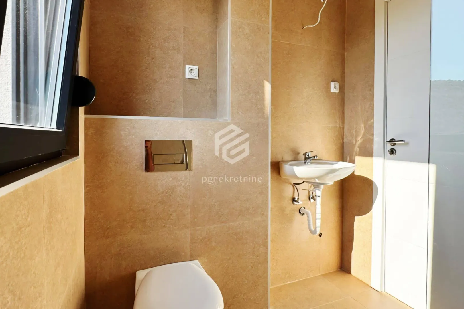 Prodaja, dvosoban stan, 64m², Tološi, Podgorica
