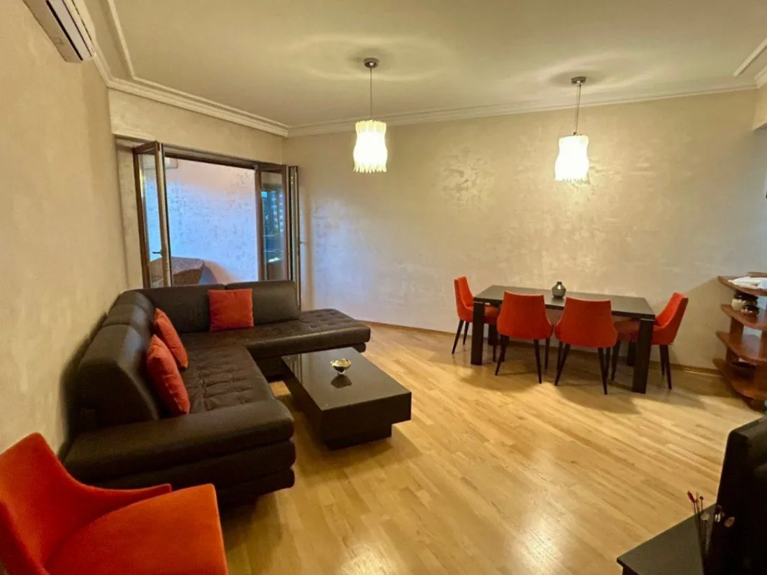 Izdavanje, dvosoban stan, 100m2, Centar, Podgorica