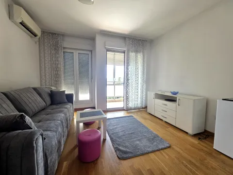 Rent, studio apartment, 27m², City Kvart, Podgorica - image 1