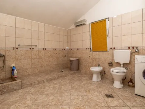 Prodaja, kuća, 258m², Pod Goricom, Podgorica - image 9