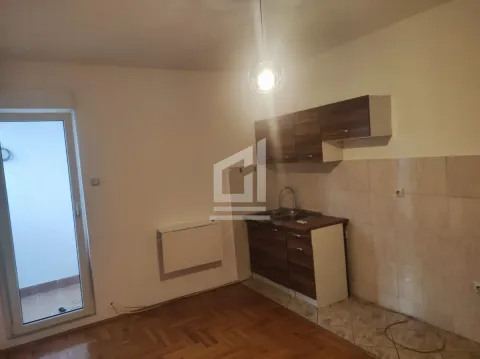 Rent, one bedroom apartment, 25m², Krivi Most, Podgorica - image 4