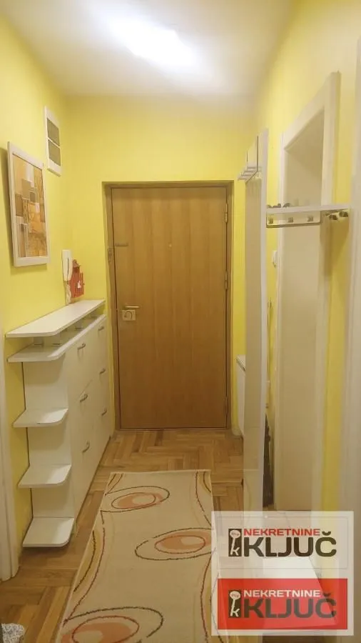 Izdavanje, trosoban stan, 71m², Centar, Novi Sad