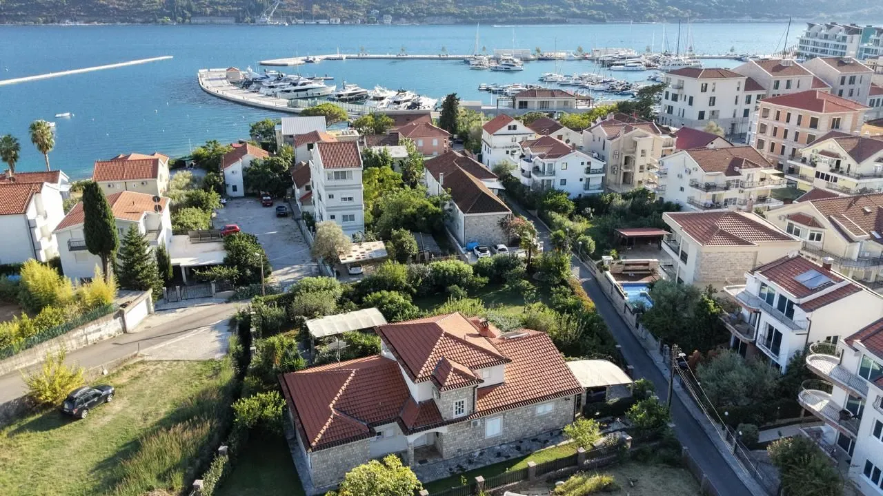 Sale, house, 228m², Đenovići, Herceg Novi