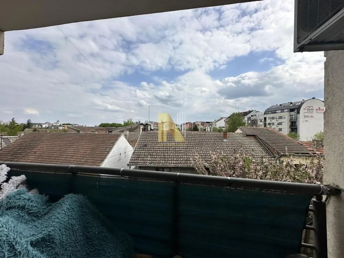 Prodaja, trosoban stan, 61m², Salajka, Novi Sad Sve Podlokacije
