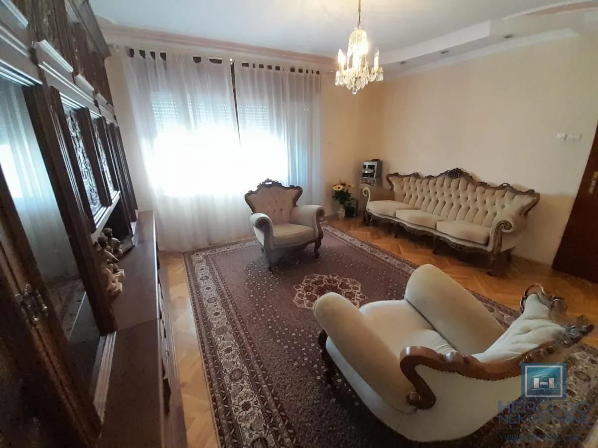 Sale, house, 180m², Centar, Ćuprija