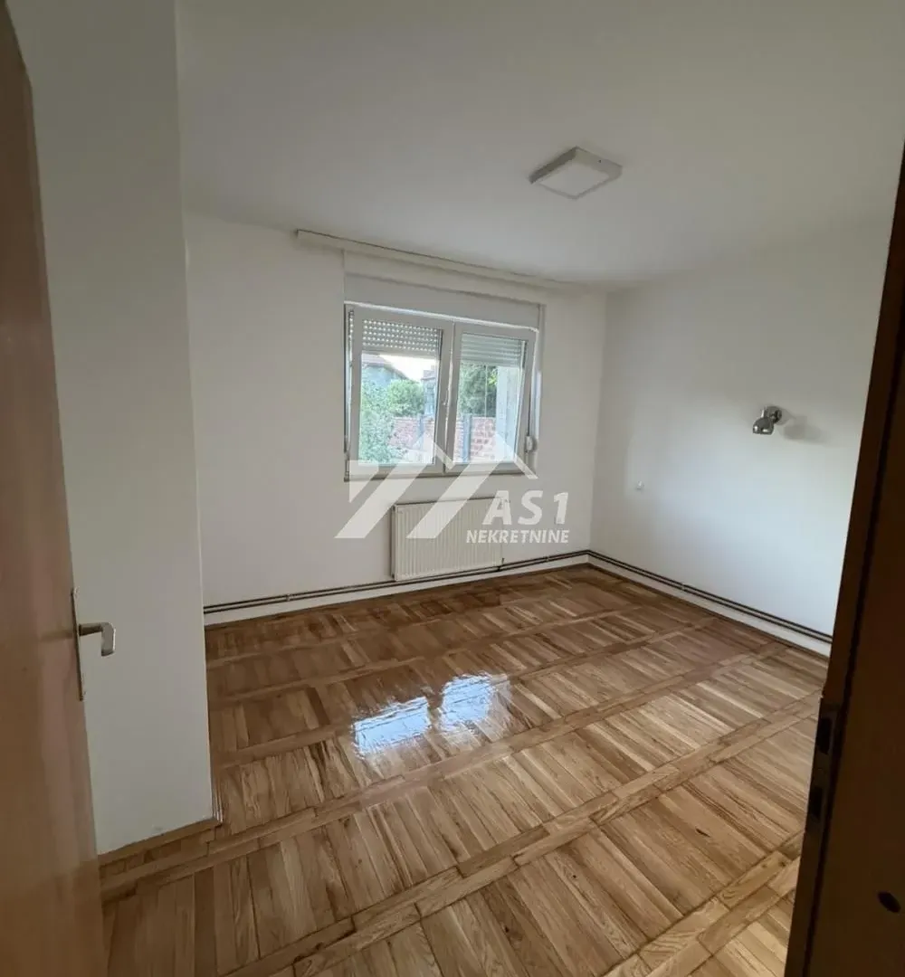 Izdavanje, trosoban stan, 100m², Novo naselje, Novi Sad