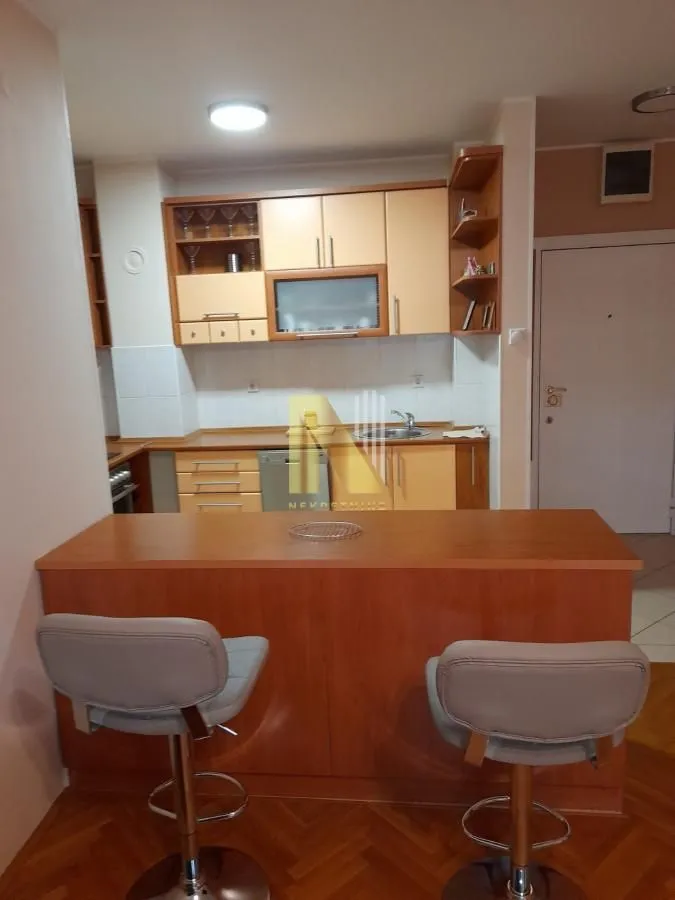 Prodaja, jednosoban stan, 43m², Grbavica, Novi Sad Sve Podlokacije