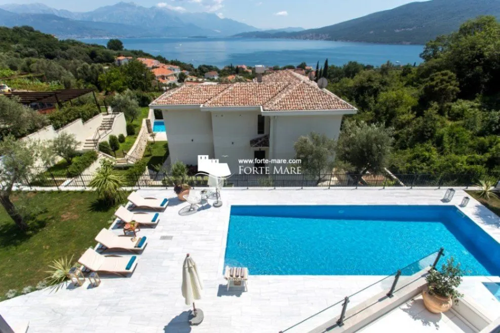 Prodaja, kuća, 323m², Đenovići, Herceg Novi
