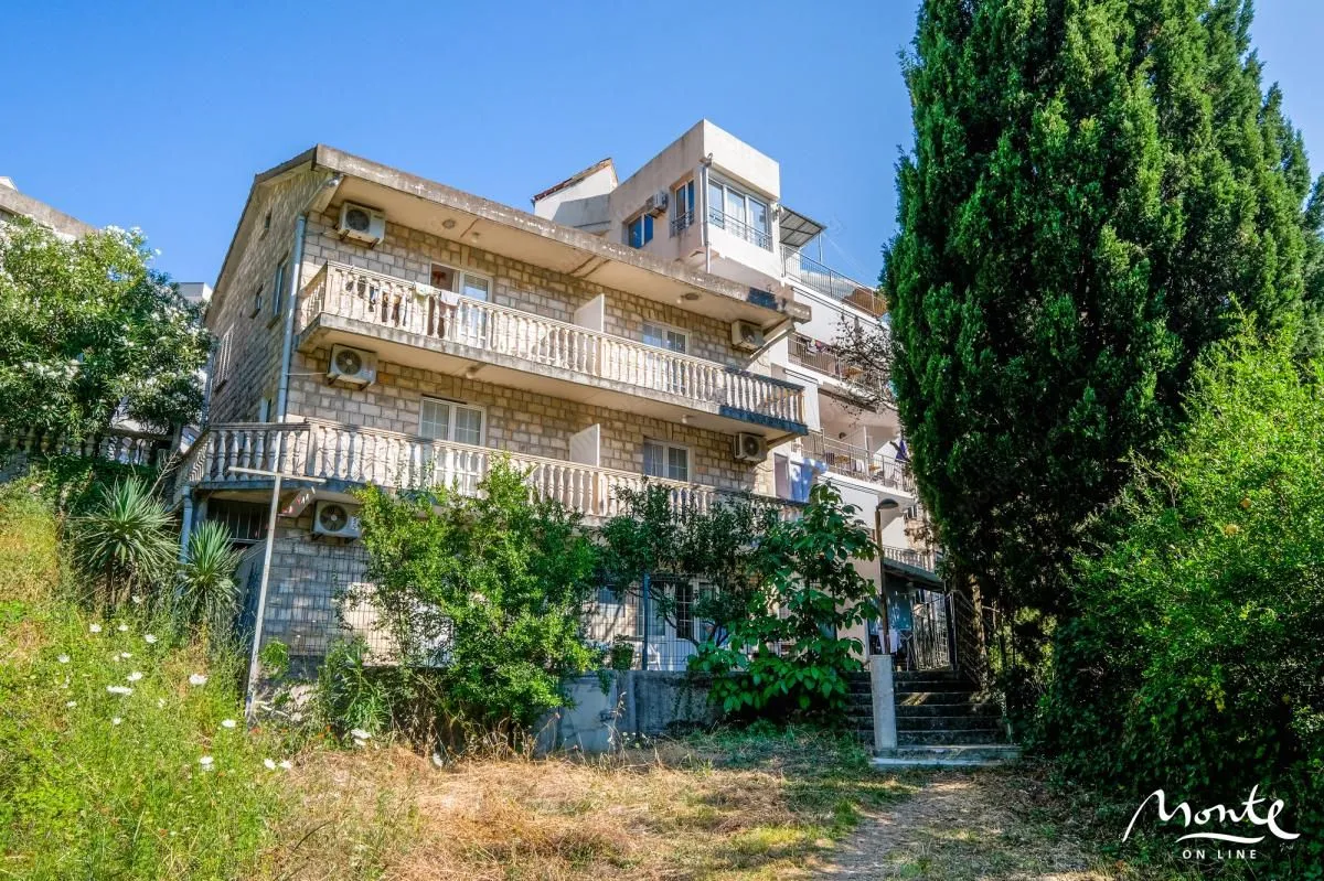 Sale, house, 195m², Bečići, Budva